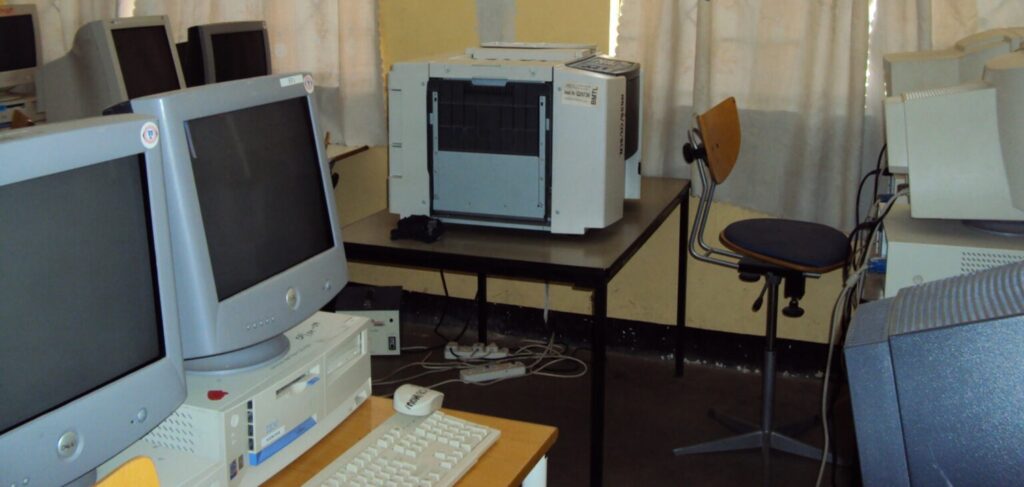 Første computerdonation til Tanzania